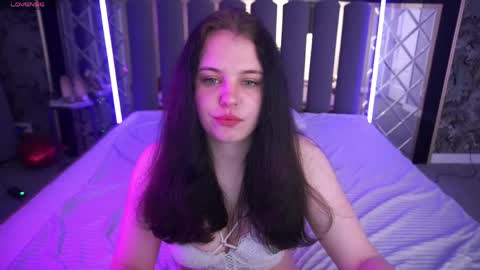 Snapshot of snowwhite_bella chatting on April 2026 07:58:01 PM snowwhite_bella online show from April 2026 07:58:01 PM