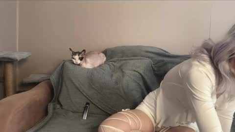 snowy_alice online show from November 2025 07:49:01 AM