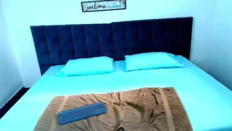 Snowyx  online show from October 2025 08:39:01 PM