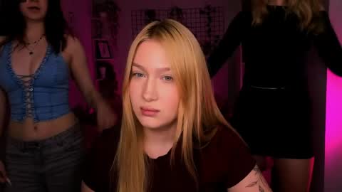 Snapshot of so_hot_rosalie chatting on May 2026 07:43:02 PM so_hot_rosalie online show from May 2026 07:43:02 PM