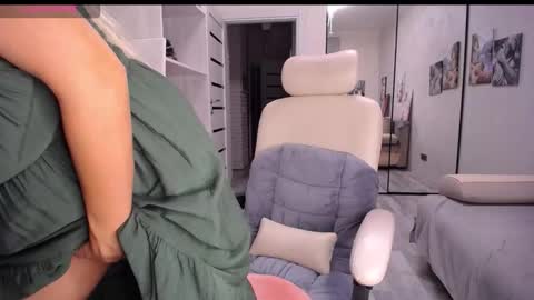 Monna online show from September 2025 05:48:01 PM