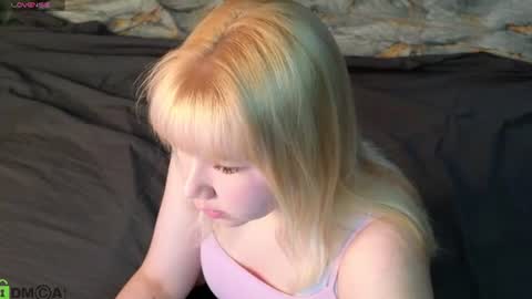 Soffa Mitchell online show from June 2026 01:22:01 AM