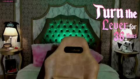 Snapshot of soffiqueen chatting on May 2026 01:41:01 PM Schedule 1400 - 2100 gtm-5 online show from May 2026 01:41:01 PM