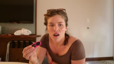 Julia    online show from April 2026 08:54:02 PM