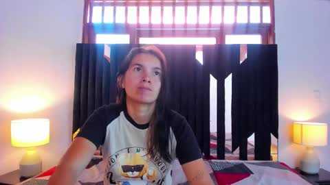 soffy and mia online show from October 2025 12:05:01 PM