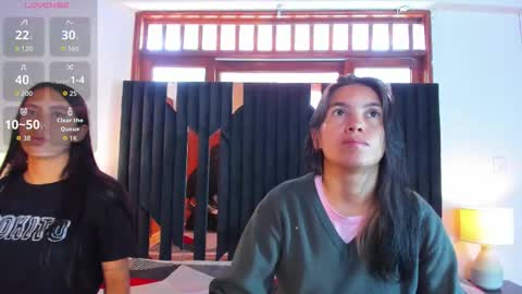 soffy and mia online show from November 2025 12:39:02 PM