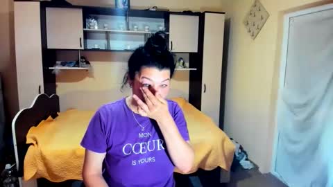 Snapshot of soffy_skye chatting on June 2026 05:25:01 AM Soffy online show from June 2026 05:25:01 AM