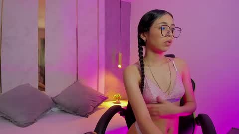 Snapshot of sofi_alix chatting on June 2026 07:19:02 PM S O F I online show from June 2026 07:19:02 PM