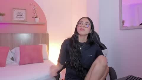 Snapshot of sofi_alix chatting on June 2026 07:12:01 PM S O F I online show from June 2026 07:12:01 PM