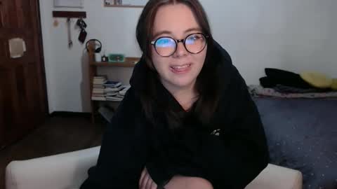 Sofi Lynch online show from March 2026 04:41:01 AM