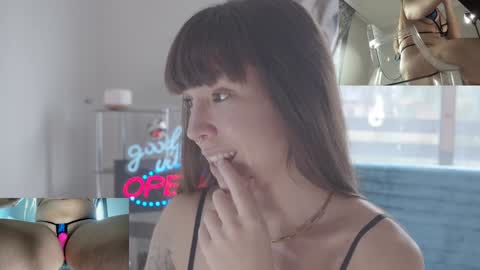 Snapshot of sofi_mora chatting on December 2024 03:17:01 PM Sofi Mora online show from December 2024 03:17:01 PM