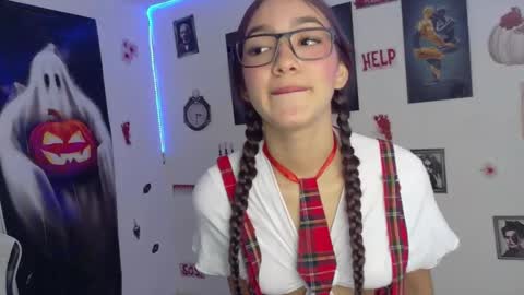 sofia_arango1107 online show from October 2025 07:03:02 PM