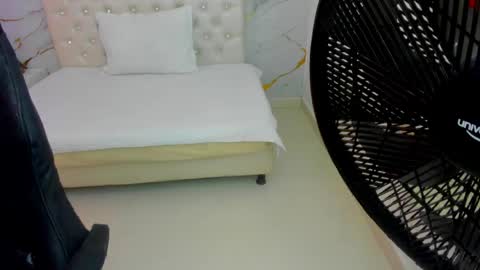 Snapshot of sofia_echeverri chatting on April 2026 12:31:01 PM sofia_echeverri online show from April 2026 12:31:01 PM
