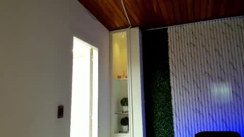 Sofia caramel online show from January 2026 06:11:01 PM