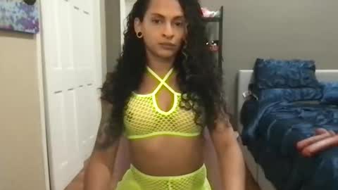 Snapshot of sofialuxxts chatting on September 2025 07:59:01 PM Sofia Luxx TS online show from September 2025 07:59:01 PM