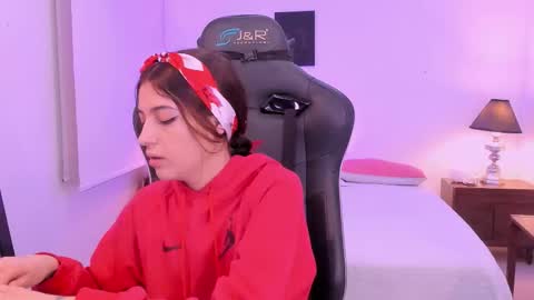 Sofia  Help me reach 5K followers  online show from January 2026 11:56:01 AM