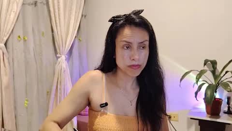 Sofi Bella online show from March 2026 07:05:01 PM