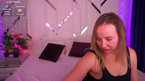 Snapshot of sofiebloom chatting on November 2025 11:59:01 PM Sofie online show from November 2025 11:59:01 PM