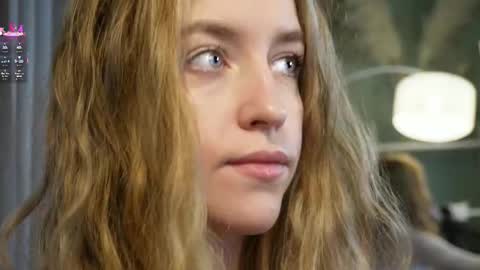 softdreamer_ online show from November 2025 10:26:01 AM