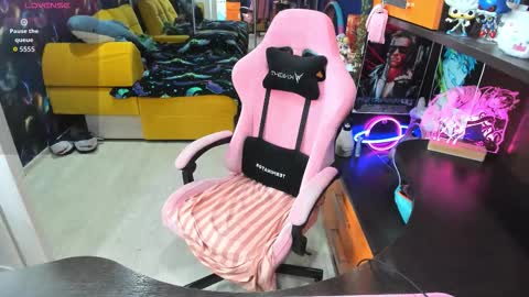 Sofie online show from December 2025 01:32:02 AM