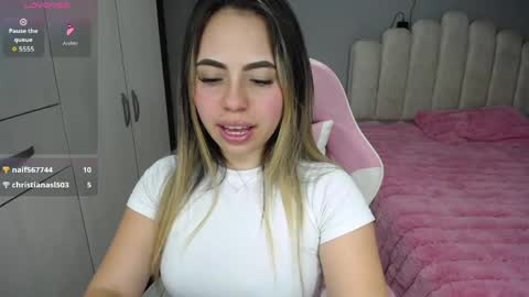 Snapshot of softkiss_x chatting on April 2026 01:04:01 AM Fran online show from April 2026 01:04:01 AM