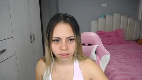 Snapshot of softkiss_x chatting on May 2026 02:00:01 PM Fran online show from May 2026 02:00:01 PM