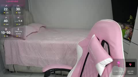 Snapshot of softkiss_x chatting on May 2026 01:01:01 AM Fran online show from May 2026 01:01:01 AM