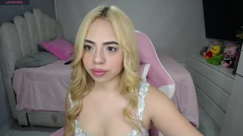 Snapshot of softkiss_x chatting on May 2026 10:51:01 PM Fran online show from May 2026 10:51:01 PM