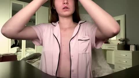 softlygirl online show from February 2026 04:50:01 PM