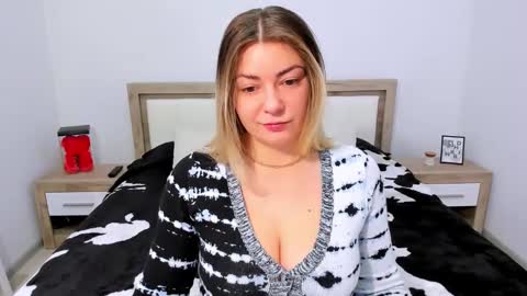 Snapshot of softpleasurex1 chatting on December 2024 07:37:01 AM Softpleasurex online show from December 2024 07:37:01 AM