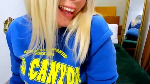 Snapshot of softpleasurex1 chatting on February 2025 10:18:02 AM Softpleasurex online show from February 2025 10:18:02 AM