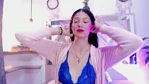 Snapshot of sofy_bonnet chatting on May 2026 01:11:02 AM online show from May 2026 01:11:02 AM