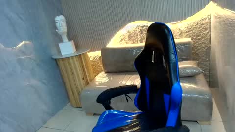 Snapshot of sol__r chatting on June 2026 06:52:02 AM Sun online show from June 2026 06:52:02 AM