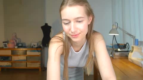 Snapshot of solar_bella chatting on January 2025 01:44:02 PM Bella online show from January 2025 01:44:02 PM