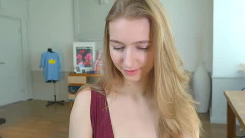 Snapshot of solar_bella chatting on January 2025 11:24:01 AM Bella online show from January 2025 11:24:01 AM