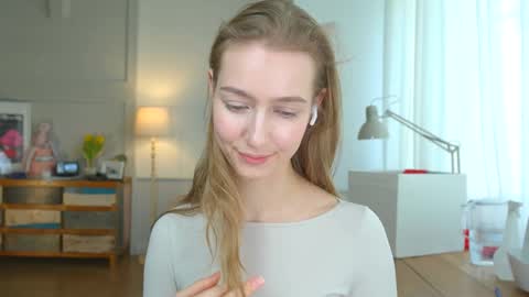 Snapshot of solar_bella chatting on February 2025 02:13:02 PM Bella online show from February 2025 02:13:02 PM