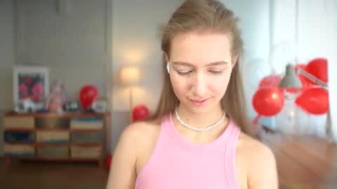 Snapshot of solar_bella chatting on February 2025 09:46:02 AM Bella online show from February 2025 09:46:02 AM