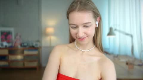 Snapshot of solar_bella chatting on February 2025 02:04:02 PM Bella online show from February 2025 02:04:02 PM