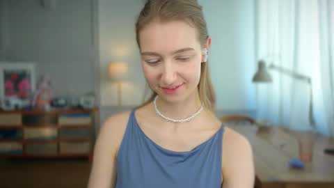 Snapshot of solar_bella chatting on February 2025 11:08:02 AM Bella online show from February 2025 11:08:02 AM