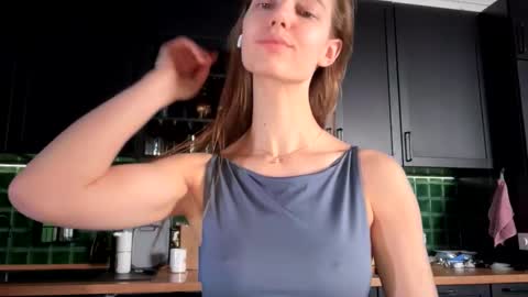 Snapshot of solar_bella chatting on January 2026 05:21:02 AM Bella online show from January 2026 05:21:02 AM