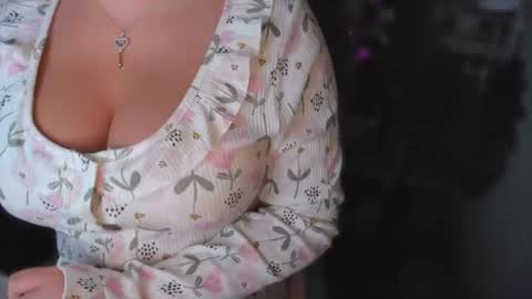 Snapshot of solisgaby chatting on July 2026 06:01:02 PM Gaby Solis online show from July 2026 06:01:02 PM