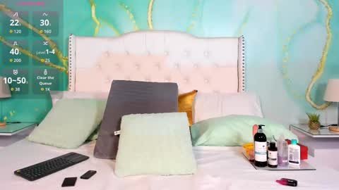 Snapshot of solwynne chatting on September 2025 10:26:01 PM solwynne online show from September 2025 10:26:01 PM