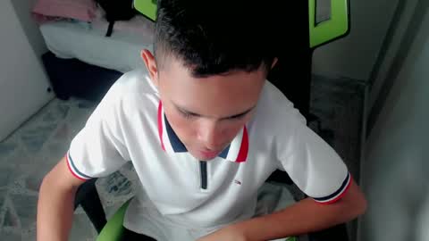 Snapshot of sombra_18 chatting on May 2026 09:24:02 PM ESTEBAN online show from May 2026 09:24:02 PM