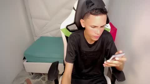 Snapshot of sombra_18 chatting on June 2026 12:35:01 AM ESTEBAN online show from June 2026 12:35:01 AM