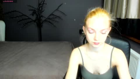 Snapshot of sonnysofia chatting on April 2026 05:34:01 PM Sonya online show from April 2026 05:34:01 PM