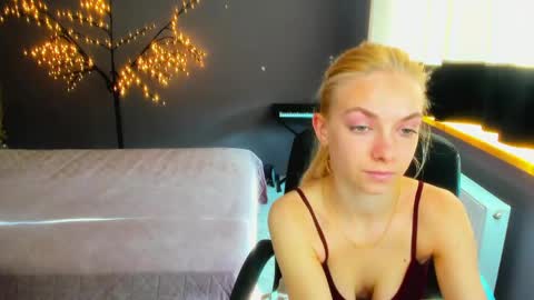 Snapshot of sonnysofia chatting on April 2026 05:45:01 AM Sonya online show from April 2026 05:45:01 AM