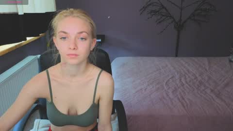 Snapshot of sonnysofia chatting on April 2026 07:25:02 AM Sonya online show from April 2026 07:25:02 AM
