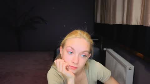 Snapshot of sonnysofia chatting on May 2026 05:40:01 PM Sonya online show from May 2026 05:40:01 PM