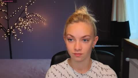Snapshot of sonnysofia chatting on May 2026 05:37:02 AM Sonya online show from May 2026 05:37:02 AM
