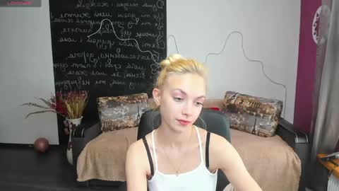 Snapshot of sonnysofia chatting on May 2026 05:49:01 AM Sonya online show from May 2026 05:49:01 AM